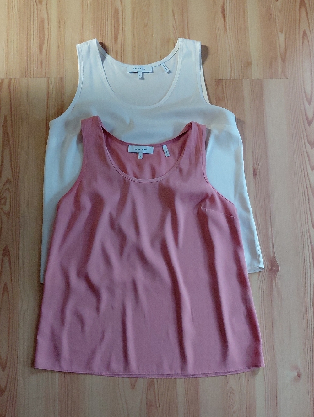 Lark & Ro sleeveless Scoop Neck blouse - Set of two: Cream & Pink